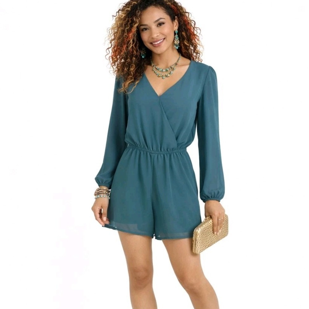 FOREVER 21 Size Medium V-Neck Sheer Back Long Sleeve‎ Lined Chiffon Romper